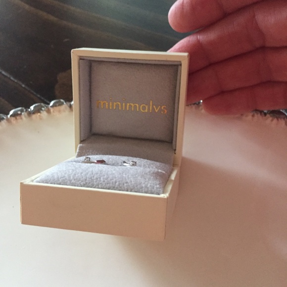 14 k White gold diamond earrings. - Picture 3 of 8